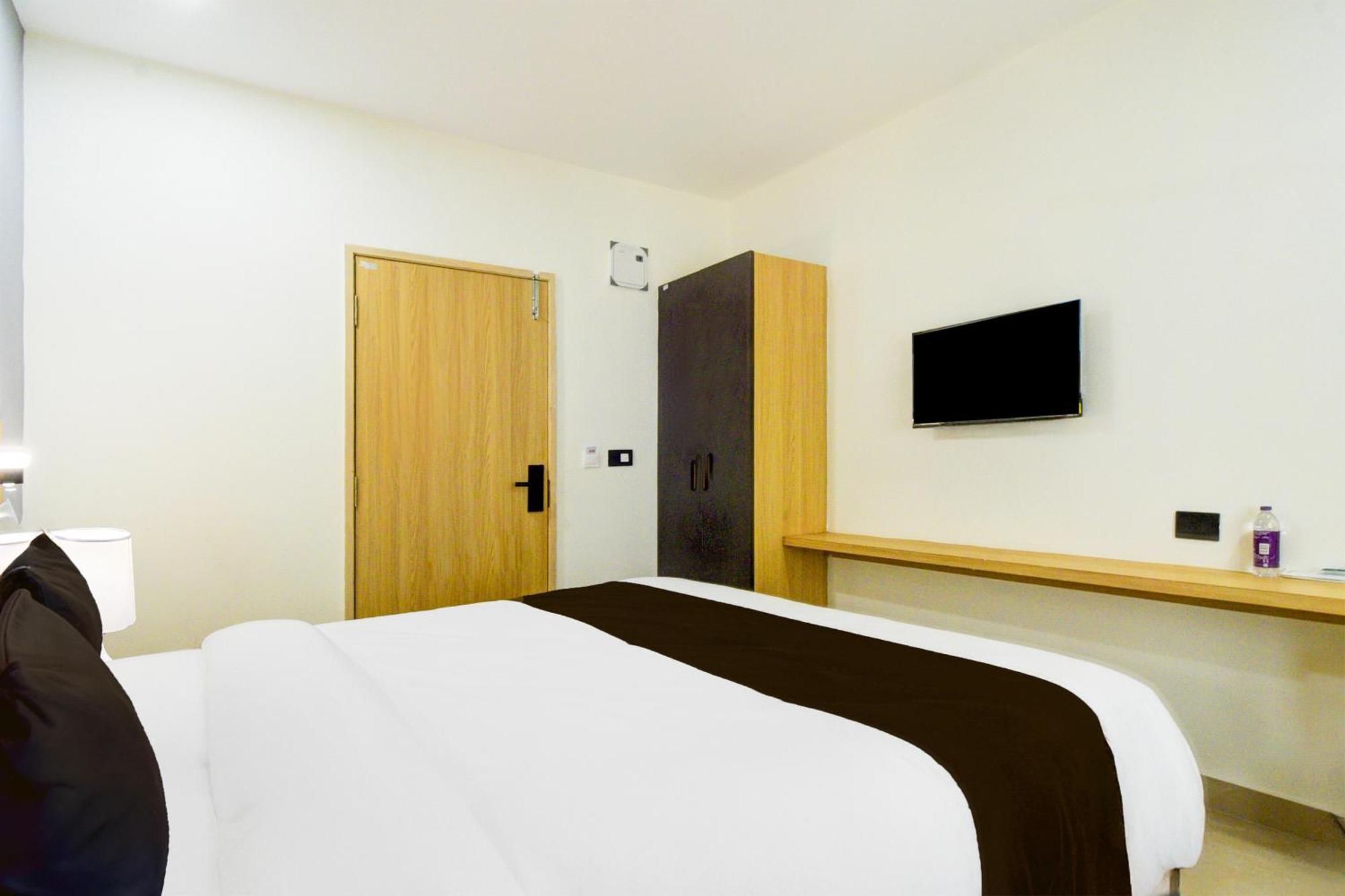 Townhouse Aarav Business Hotel ハイデラバード エクステリア 写真